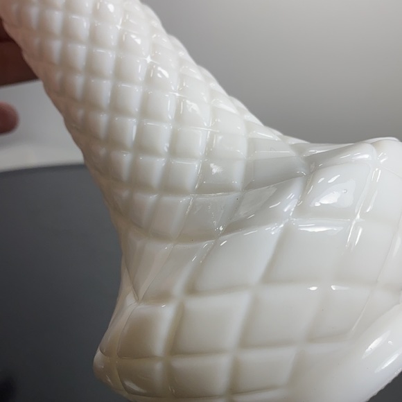 Milk Glass Diamond Quilt pattern Bud Vase - Picture 4 of 4